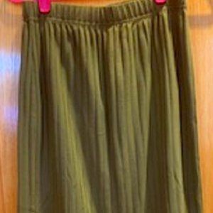 Women's Fashion Formulas Solid Olive Pull On Stretchy Skirt Sz: L